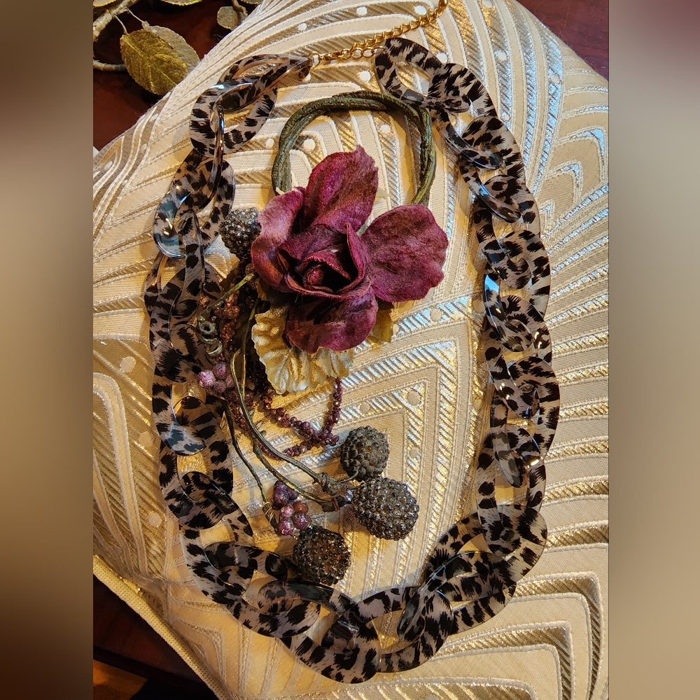 Kenneth Jay Lane "KJL" Signed Leopard Acrylic Link Necklace